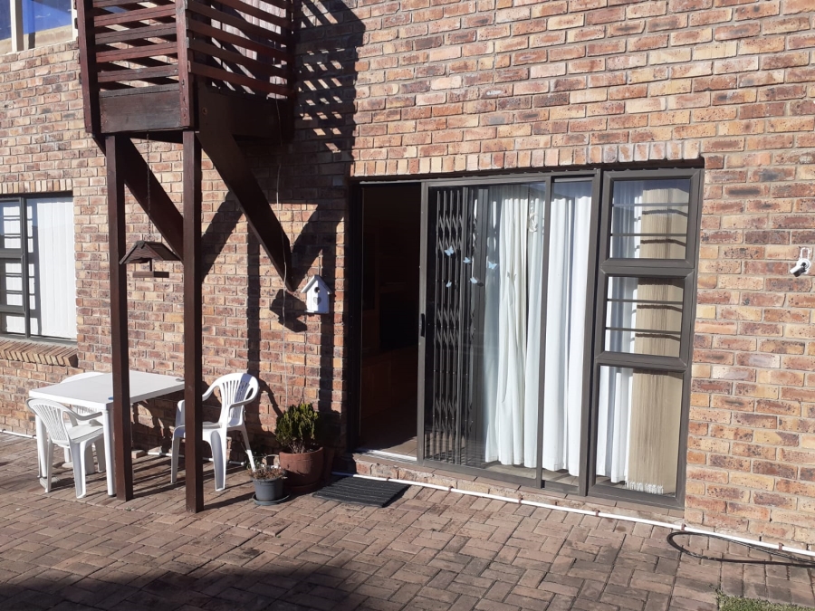 To Let 2 Bedroom Property for Rent in Wavecrest Eastern Cape